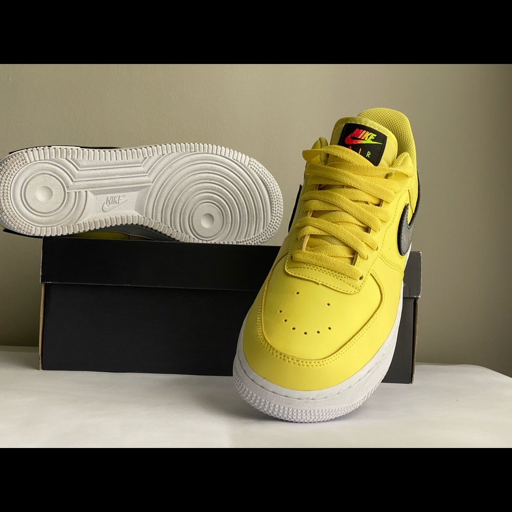 Nike - Picture 2 of 5